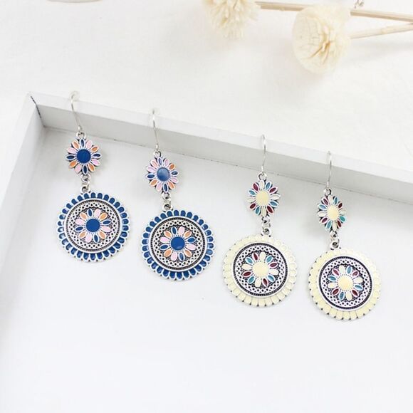 5/$25 White & Blue Flower Sun Dangle Earrings - Picture 7 of 9